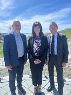 Photo of Dr. John Rudan, Dr. Lynne Postovit and Dr. Ross Walker
