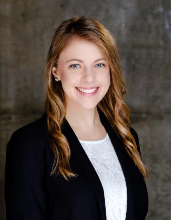Dr.  Erika Schmitz